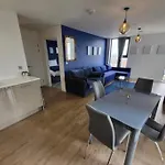 City Centre Appt-Sleeps 5-Free Parking & Free Wifi