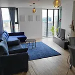 City Centre Appt-Sleeps 5-Free Parking & Free Wifi