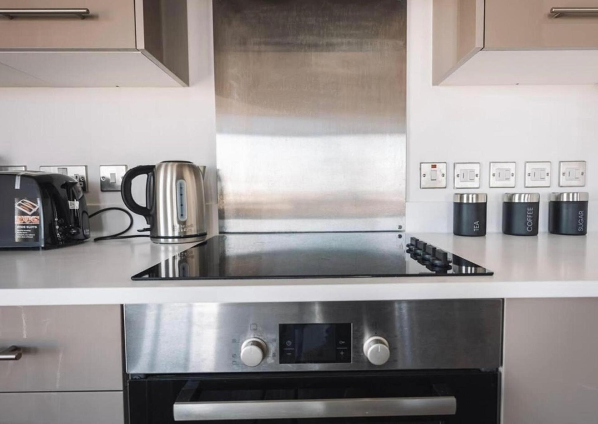 Apartment Centre Appt-sleeps 5-free Parking & Free Wifi *