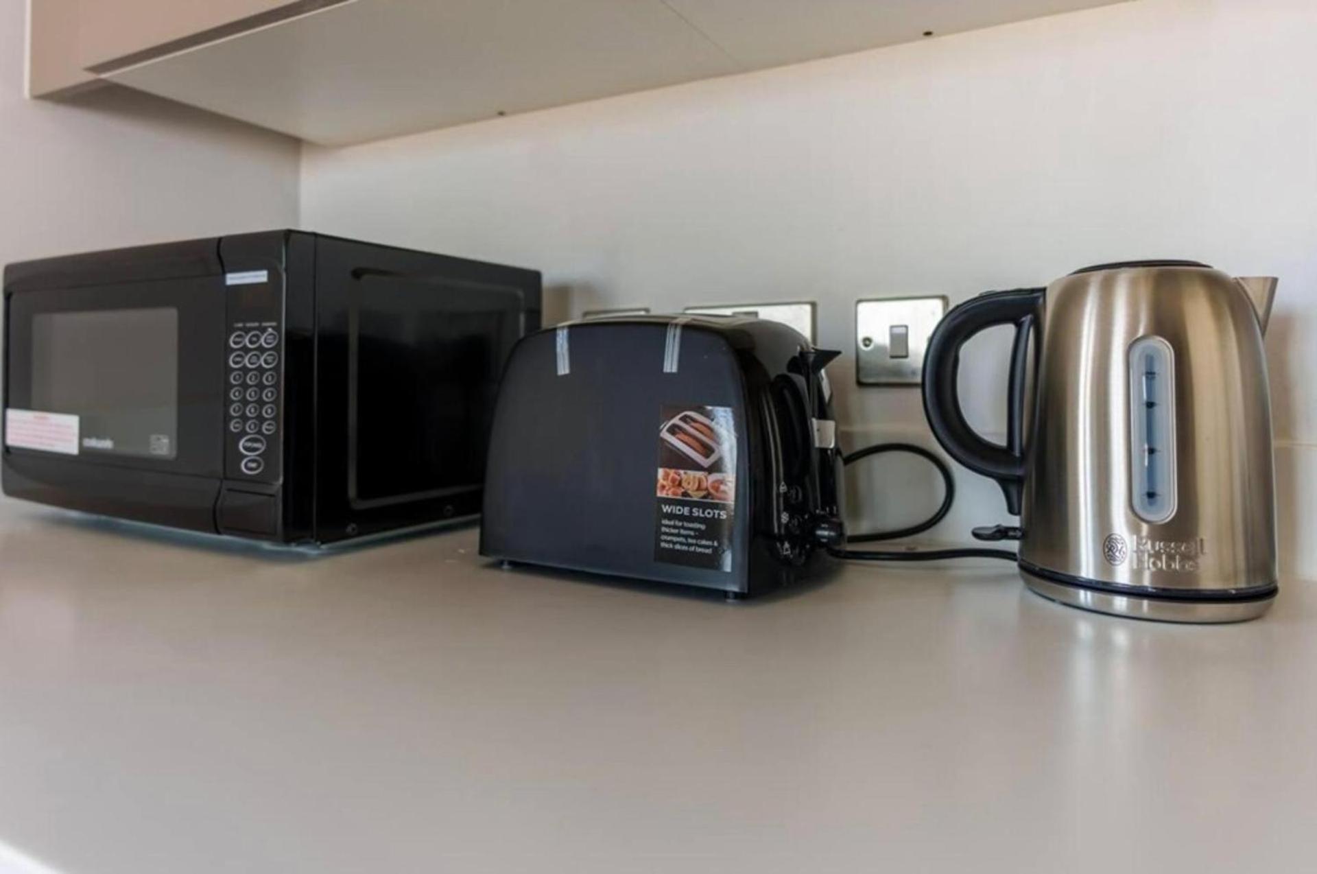 Centre Appt-sleeps 5-free Parking & Free Wifi Apartment *