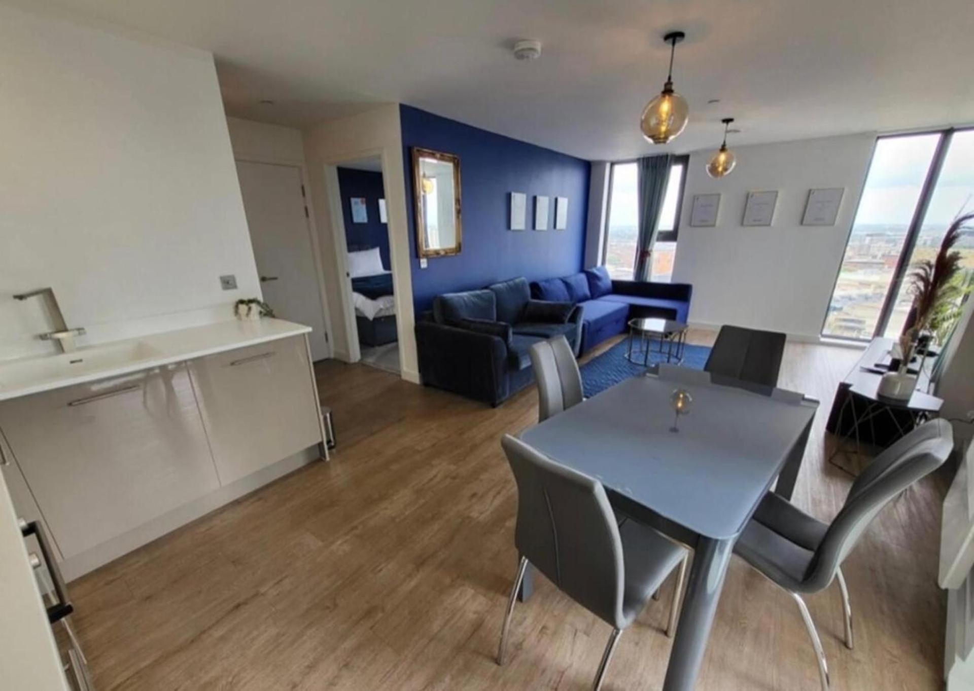 Centre Appt-sleeps 5-free Parking & Free Wifi