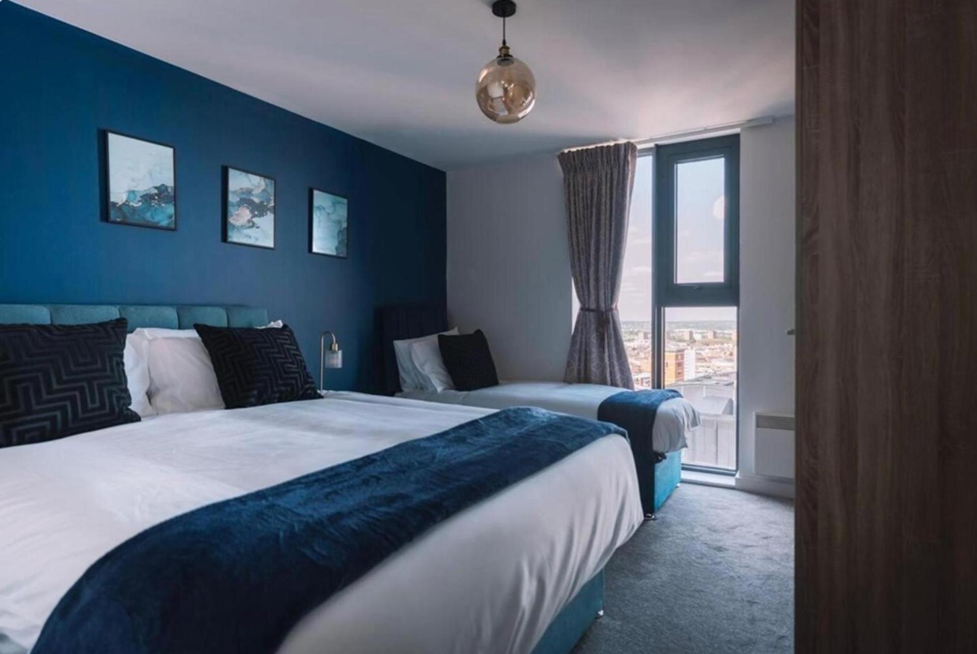 Apartment Centre Appt-sleeps 5-free Parking & Free Wifi